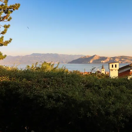 Blue And With Balcony Apartment Baska (Krk)
