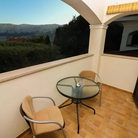 Apartment Blue And With Balcony Baska (Krk)
